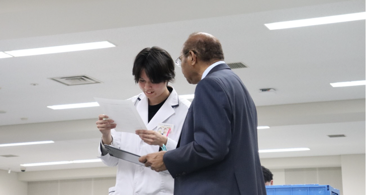 Sixth year students Faculty of Pharmaceutical Sciences participated in a practical training session in which they dealt with foreign patients who do not speak Japanese.